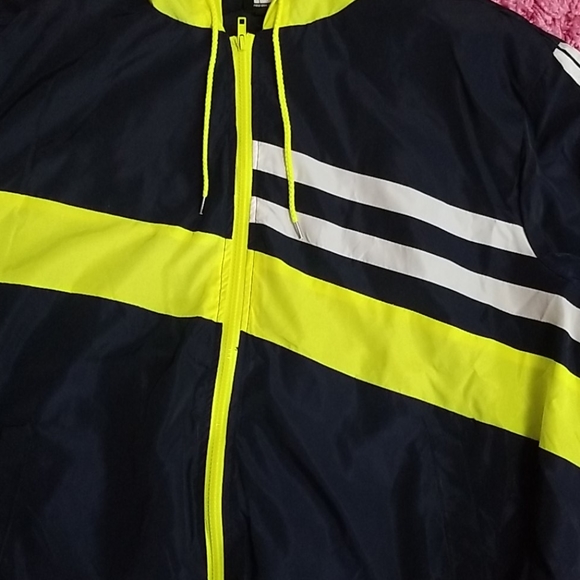 NWT 3X Windbreaker - Picture 3 of 5
